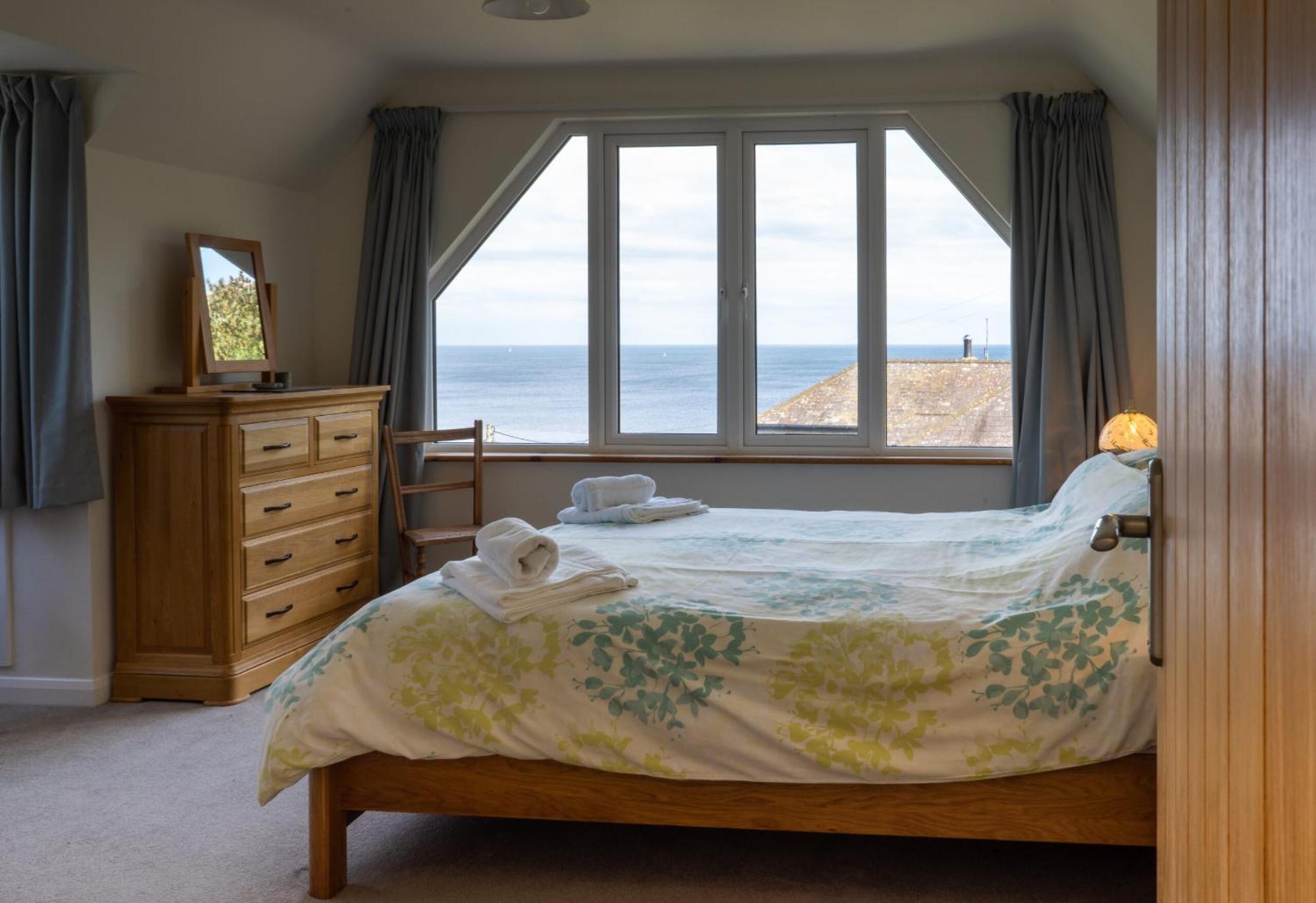 Spinnaker Cadgwith Holiday Home Екстериор снимка